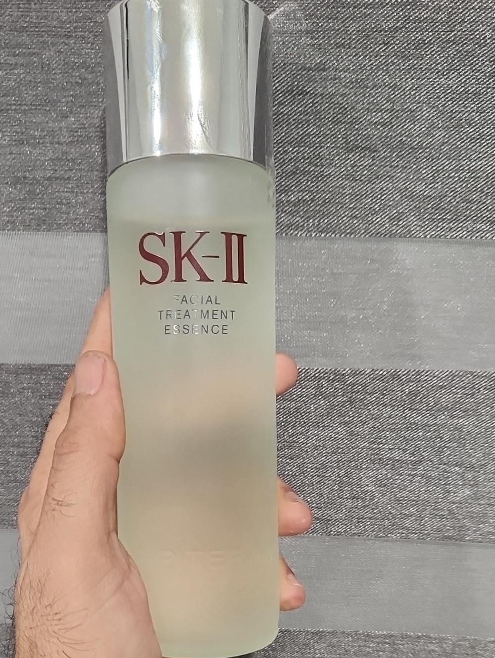 Facial Treatment Essence – Hydrating Essence in Frosted Clear Bottle (White)